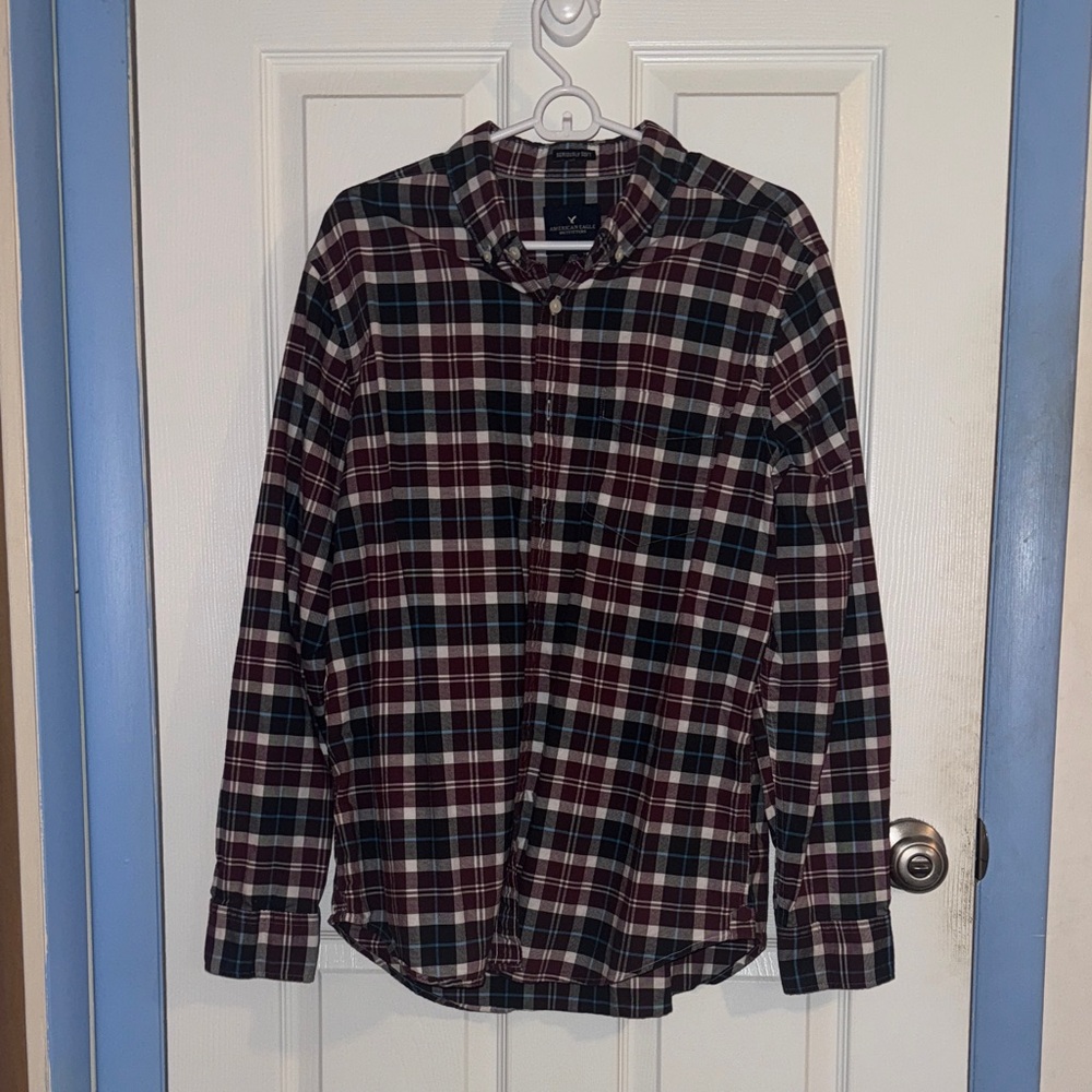 American Eagle Outfitters Red and Black Plaid Casual Button Down Shirt